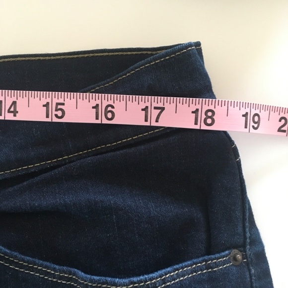 Levi’s Bermuda Shorts Dark Wash Denim Womens Sz 33 Stretch 12” Inseam Beach - Picture 12 of 15